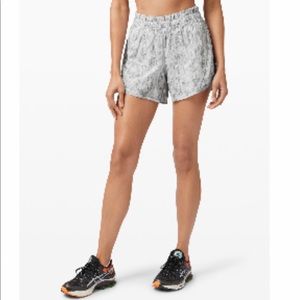 Lululemon Track That Mid Rise Short in City Breeze Alpine size 6